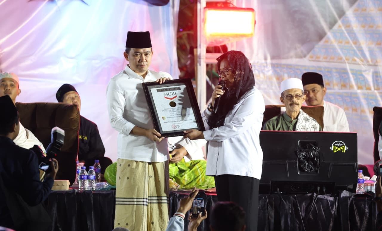 Rayakan Maulid dan HUT RI ke-81, Kirab Ancak Agung Jember Kembali Pecahkan Rekor MURI Dan Menjadi Etalase Akbar Kekayaan Hortikultura Jember